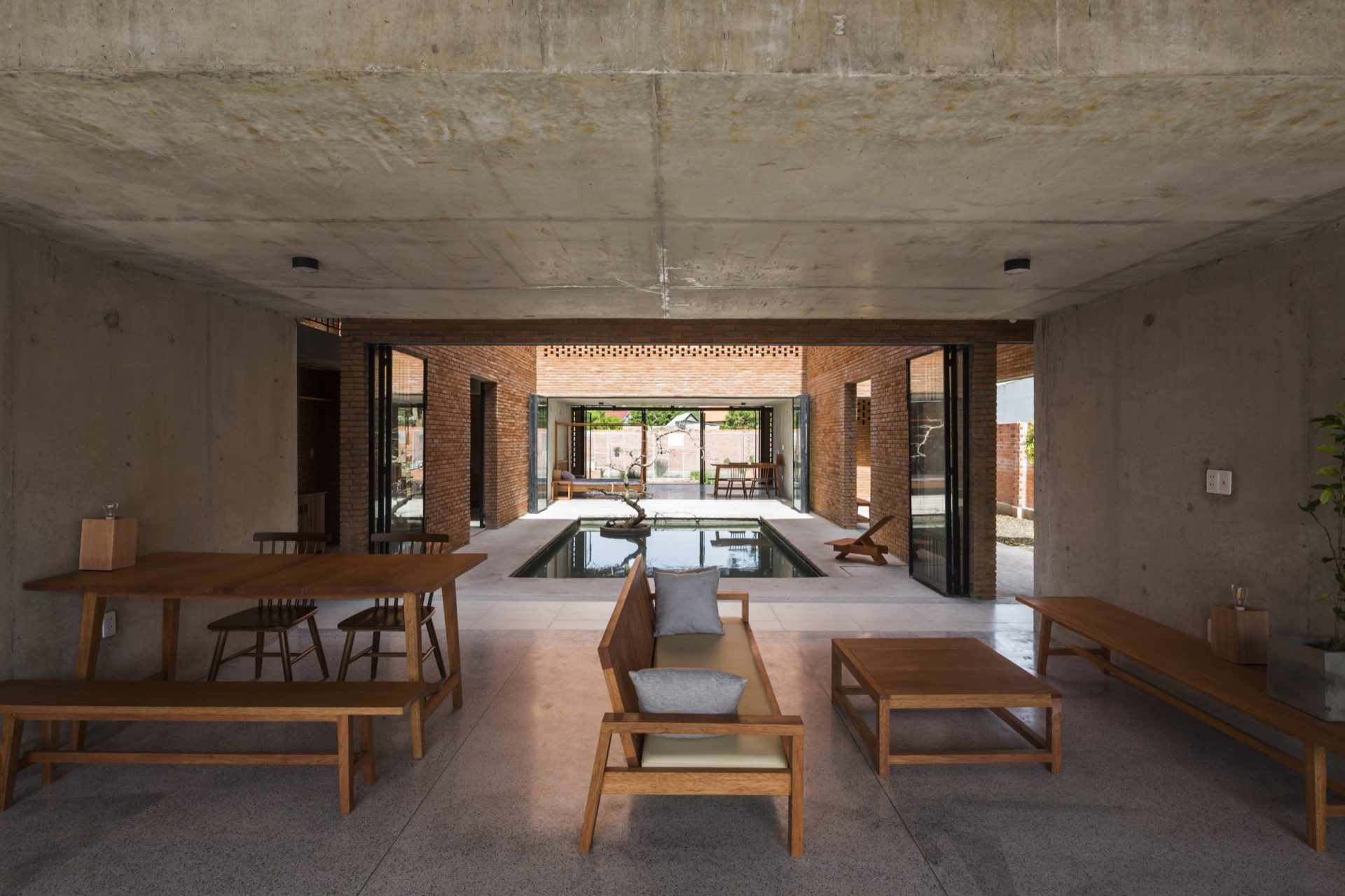 Kiến trúc truyền thống trong nhà đẹp mái dốc ở Đức Hòa, Long An - Nhà Đẹp Số (24)