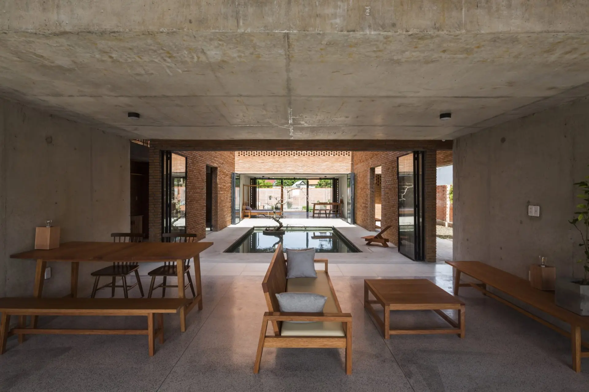 Kiến trúc truyền thống trong nhà đẹp mái dốc ở Đức Hòa, Long An - Nhà Đẹp Số (24)