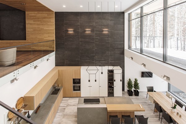 Dinh thự gỗ nguy nga hơn 500 m2 mọc trên đất rừng