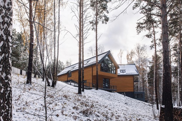 Dinh thự gỗ nguy nga hơn 500 m2 mọc trên đất rừng