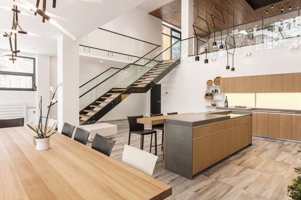 Dinh thự gỗ nguy nga hơn 500 m2 mọc trên đất rừng