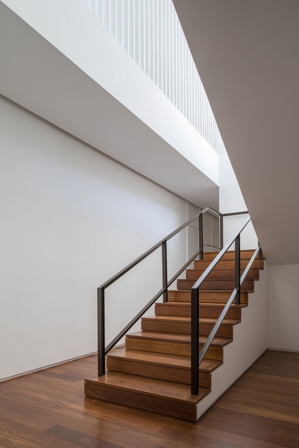 Độc đáo dinh thự trắng gần 1.000 m2 giữa thủ đô