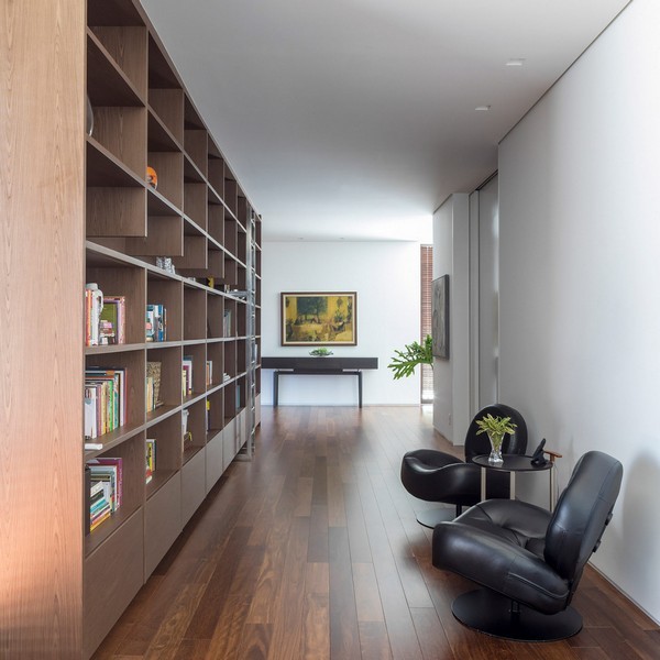 Độc đáo dinh thự trắng gần 1.000 m2 giữa thủ đô