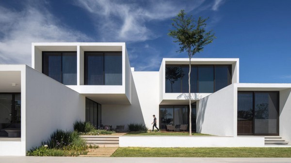 Độc đáo dinh thự trắng gần 1.000 m2 giữa thủ đô