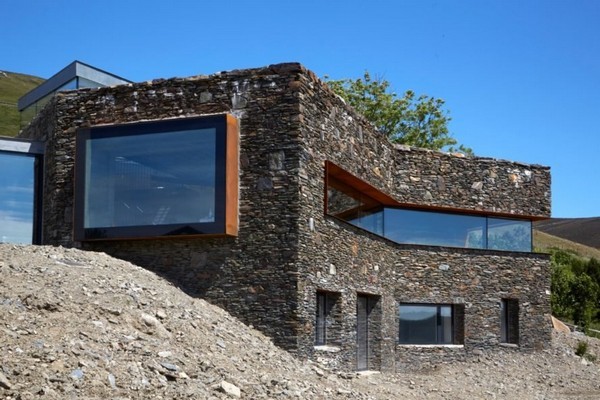 Tuyệt tác nhà đá kiến tạo từ tình yêu thiên nhiên