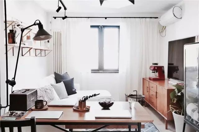 Căn hộ 45m² được cải tạo lại từng góc nhỏ ngập tràn tình yêu của cặp đôi có 11 năm bên nhau - Ảnh 5. Căn hộ 45m² được cải tạo lại từng góc nhỏ ngập tràn tình yêu của cặp đôi có 11 năm bên nhau - Ảnh 5.