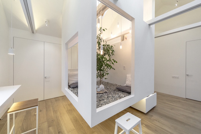 Ấn tượng với ngôi nhà chỉ 48m² nhưng có khoảng xanh cực bắt mắt với phòng khách treo lơ lửng - Ảnh 2. Ấn tượng với ngôi nhà chỉ 48m² nhưng có khoảng xanh cực bắt mắt với phòng khách treo lơ lửng - Ảnh 2.