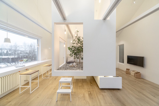 Ấn tượng với ngôi nhà chỉ 48m² nhưng có khoảng xanh cực bắt mắt với phòng khách treo lơ lửng - Ảnh 3. Ấn tượng với ngôi nhà chỉ 48m² nhưng có khoảng xanh cực bắt mắt với phòng khách treo lơ lửng - Ảnh 3.