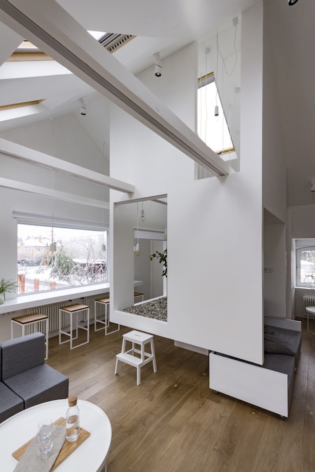 Ấn tượng với ngôi nhà chỉ 48m² nhưng có khoảng xanh cực bắt mắt với phòng khách treo lơ lửng - Ảnh 4. Ấn tượng với ngôi nhà chỉ 48m² nhưng có khoảng xanh cực bắt mắt với phòng khách treo lơ lửng - Ảnh 4.