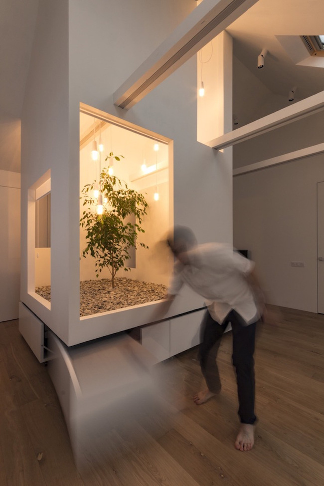 Ấn tượng với ngôi nhà chỉ 48m² nhưng có khoảng xanh cực bắt mắt với phòng khách treo lơ lửng - Ảnh 8. Ấn tượng với ngôi nhà chỉ 48m² nhưng có khoảng xanh cực bắt mắt với phòng khách treo lơ lửng - Ảnh 8.