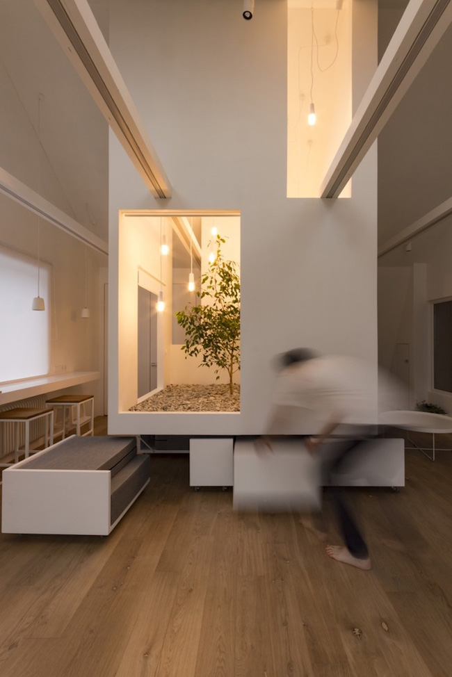 Ấn tượng với ngôi nhà chỉ 48m² nhưng có khoảng xanh cực bắt mắt với phòng khách treo lơ lửng - Ảnh 11. Ấn tượng với ngôi nhà chỉ 48m² nhưng có khoảng xanh cực bắt mắt với phòng khách treo lơ lửng - Ảnh 11.