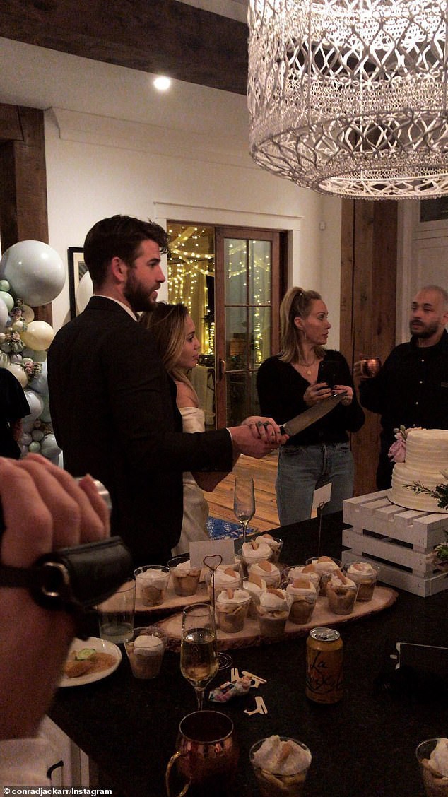 Choáng trước khung cảnh siêu sang trọng trong biệt thự 135 tỷ đồng mà Miley và Liam được đồn tổ chức đám cưới - Ảnh 1. Choáng trước khung cảnh siêu sang trọng trong biệt thự 135 tỷ đồng mà Miley và Liam được đồn tổ chức đám cưới - Ảnh 1.