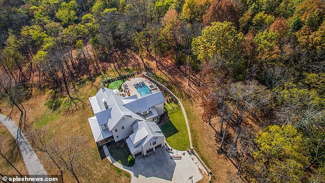 Choáng trước khung cảnh siêu sang trọng trong biệt thự 135 tỷ đồng mà Miley và Liam được đồn tổ chức đám cưới - Ảnh 10. Choáng trước khung cảnh siêu sang trọng trong biệt thự 135 tỷ đồng mà Miley và Liam được đồn tổ chức đám cưới - Ảnh 10.