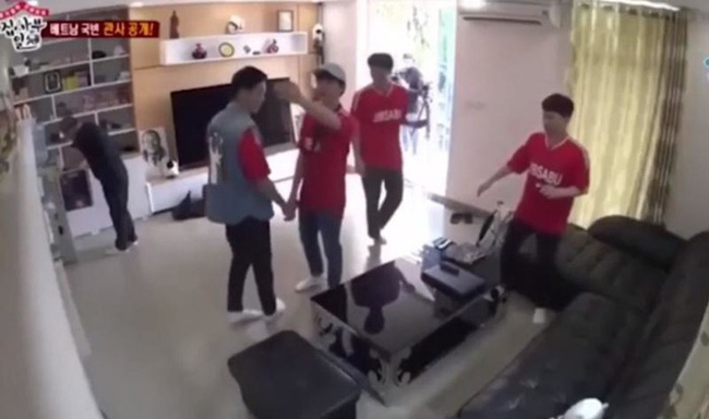 Tôn Ngộ Không Lee Seung Gi thích thú thăm nhà HLV Park Hang-seo - Ảnh 3. Tôn Ngộ Không Lee Seung Gi thích thú thăm nhà HLV Park Hang-seo - Ảnh 3.