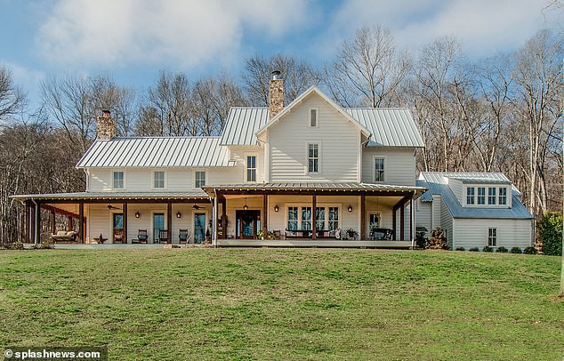 Choáng trước khung cảnh siêu sang trọng trong biệt thự 135 tỷ đồng mà Miley và Liam được đồn tổ chức đám cưới - Ảnh 2. Choáng trước khung cảnh siêu sang trọng trong biệt thự 135 tỷ đồng mà Miley và Liam được đồn tổ chức đám cưới - Ảnh 2.