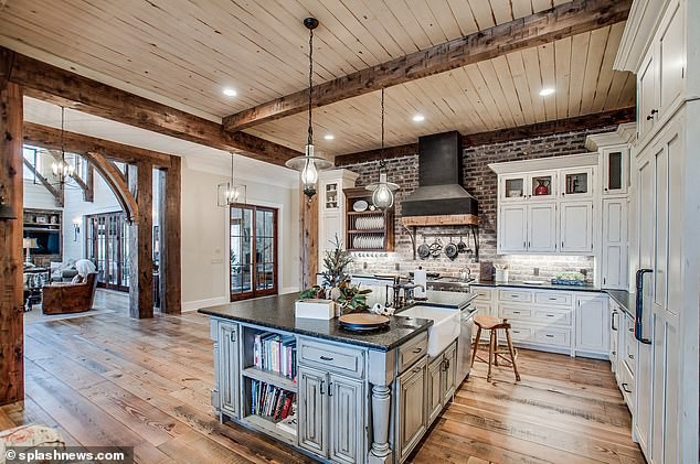 Choáng trước khung cảnh siêu sang trọng trong biệt thự 135 tỷ đồng mà Miley và Liam được đồn tổ chức đám cưới - Ảnh 4. Choáng trước khung cảnh siêu sang trọng trong biệt thự 135 tỷ đồng mà Miley và Liam được đồn tổ chức đám cưới - Ảnh 4.