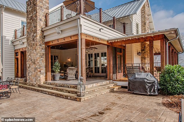 Choáng trước khung cảnh siêu sang trọng trong biệt thự 135 tỷ đồng mà Miley và Liam được đồn tổ chức đám cưới - Ảnh 5. Choáng trước khung cảnh siêu sang trọng trong biệt thự 135 tỷ đồng mà Miley và Liam được đồn tổ chức đám cưới - Ảnh 5.