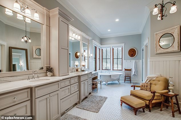 Choáng trước khung cảnh siêu sang trọng trong biệt thự 135 tỷ đồng mà Miley và Liam được đồn tổ chức đám cưới - Ảnh 8. Choáng trước khung cảnh siêu sang trọng trong biệt thự 135 tỷ đồng mà Miley và Liam được đồn tổ chức đám cưới - Ảnh 8.