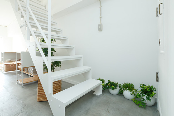 Nhà tập thể được cải tạo thông tầng đẹp tối giản với gam màu trắng tinh khôi - Ảnh 7. Nhà tập thể được cải tạo thông tầng đẹp tối giản với gam màu trắng tinh khôi - Ảnh 7.