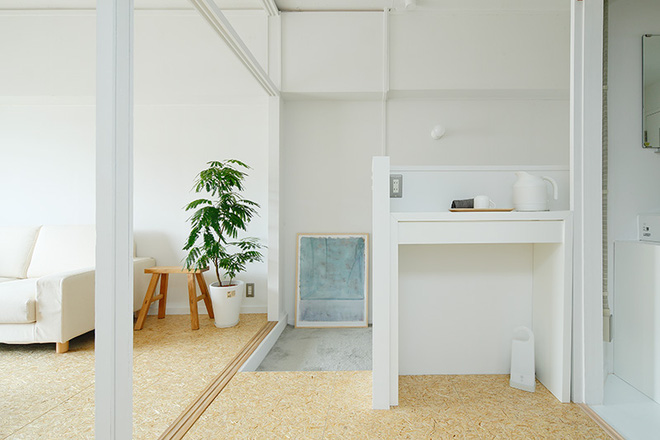 Nhà tập thể được cải tạo thông tầng đẹp tối giản với gam màu trắng tinh khôi - Ảnh 8. Nhà tập thể được cải tạo thông tầng đẹp tối giản với gam màu trắng tinh khôi - Ảnh 8.