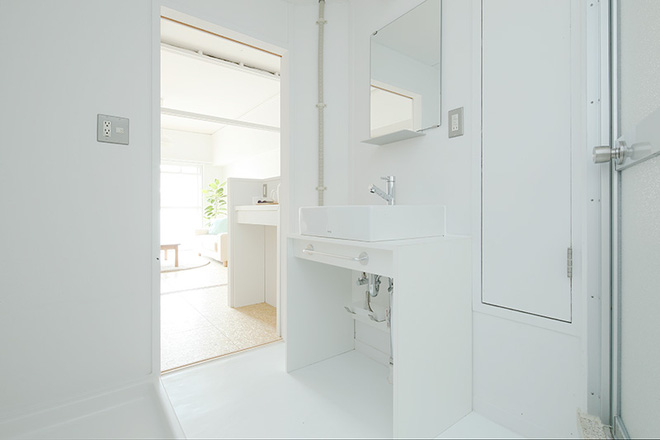 Nhà tập thể được cải tạo thông tầng đẹp tối giản với gam màu trắng tinh khôi - Ảnh 12. Nhà tập thể được cải tạo thông tầng đẹp tối giản với gam màu trắng tinh khôi - Ảnh 12.