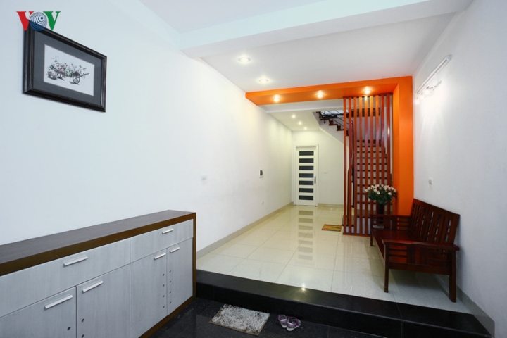  Điểm nhấn nóng có thể sử dụng ở nhiều không gian, như sảnh, phòng khách, phòng ăn, phòng ngủ... Điểm nhấn mạnh mẽ luôn thu hút sự chú ý.