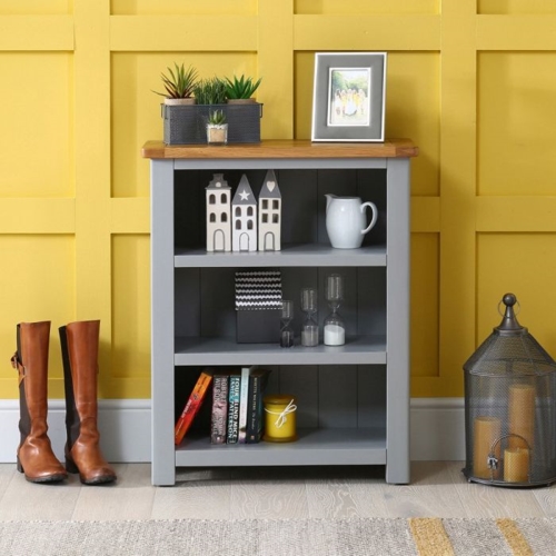 Giá sách thiết kế mở không có cửa để bạn dễ dàng sử dụng hàng ngày.