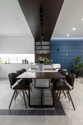 Bộ bàn ghế ăn gắn trực tiếp với tủ bếp giúp tiết kiệm diện tích.