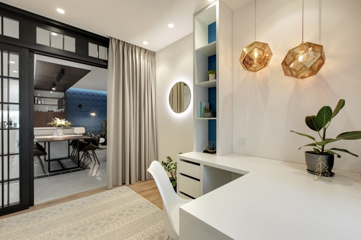Bàn làm việc tích hợp thêm tủ lưu trữ, đèn treo nghệ thuật giúp không gian không bị rơi vào cảm giác nhàm chán.
