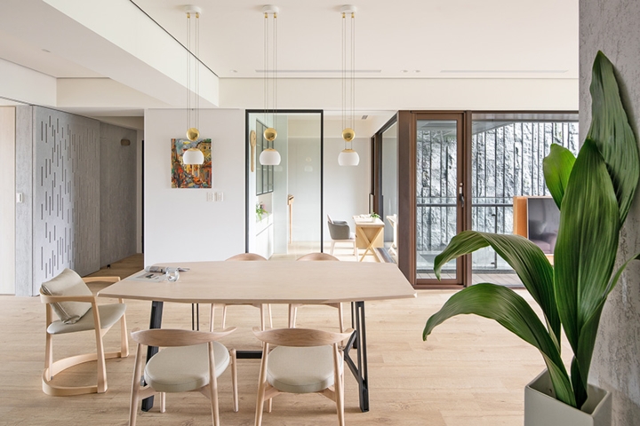 Bộ bàn ghế ăn đơn giản mang đến bữa cơm đoàn tụ dành cho các thành viên trong gia đình.