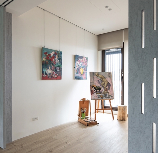  Những bức tranh nghệ thuật mang đến không gian thư giãn và sáng tạo.