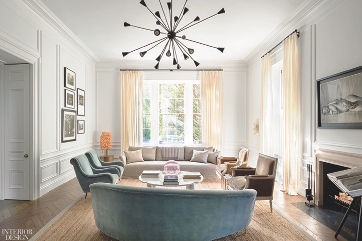 Sự đan xen giữa nội thất gỗ và nội thất bọc da cũng mang đến những trải nghiệm tuyệt vời cho cả gia đình sau mỗi ngày mệt mỏi.