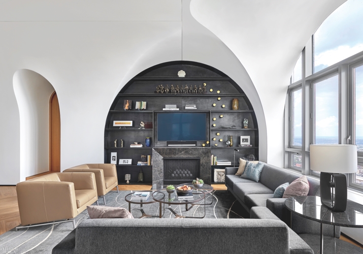 Màu xám nhạt của ghế kết hợp ăn ý với màu tường tông sẫm tạo nên tổng thể vừa hài hòa vừa nhã nhặn.