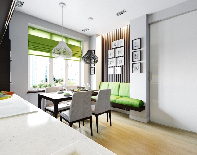 Chiếc rèm và ghế sofa màu xanh cốm đã làm nổi bật cho căn phòng trưng bày những vật dụng đơn giản