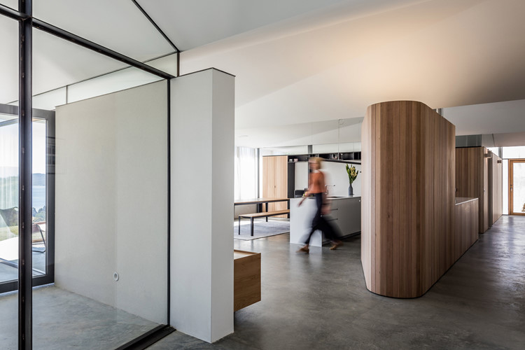  Sunnybanks House cũng có một nhà để xe rộng rãi.